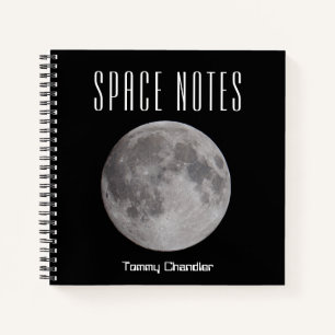 Pleine lune dans le Carnet de thème spatial avec n