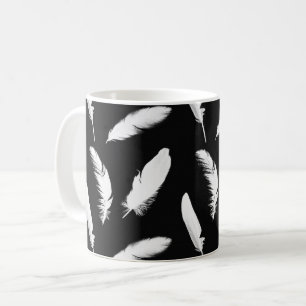 Plumes blanches sur Mug de café noir