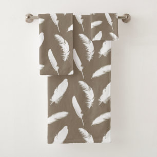 Plumes blanches sur taupe Tan