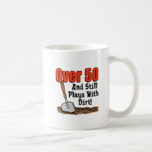 Plus De 50 Jouent Encore Avec La Mug Dirt