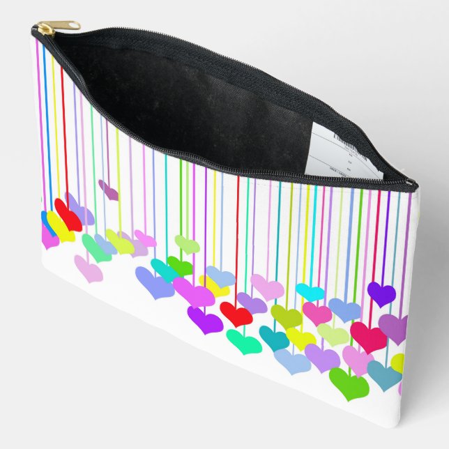 Pochette À Accessoires Coeurs pendants sur blanc (Ouvrir)
