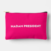 Madame la Présidente, typographie moderne rose vif