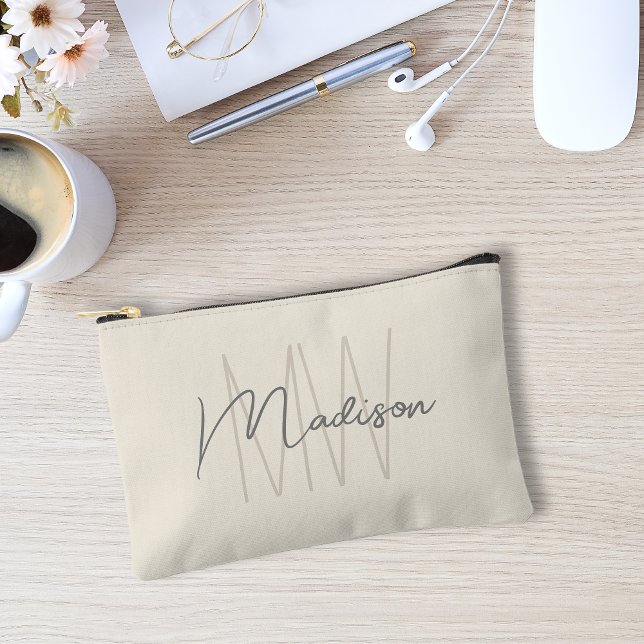 Pochette À Accessoires Script de nom de monogramme moderne crème (Modern Monogram Name Script Cream Accessory Pouch)