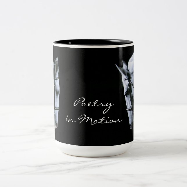 Poésie dans la tasse de mouvement (Centre)