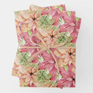 Poinsettias et pins enveloppant des feuilles de pa