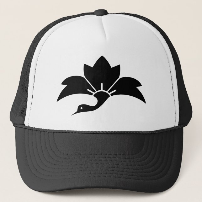 Pointed-leaf crane-shaped rhombic flower trucker hat (Front)