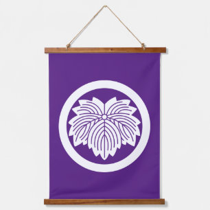 Pointed-leaf ivy in circle hanging tapestry