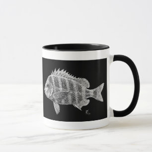 Poissons de Sheepshead sur la tasse