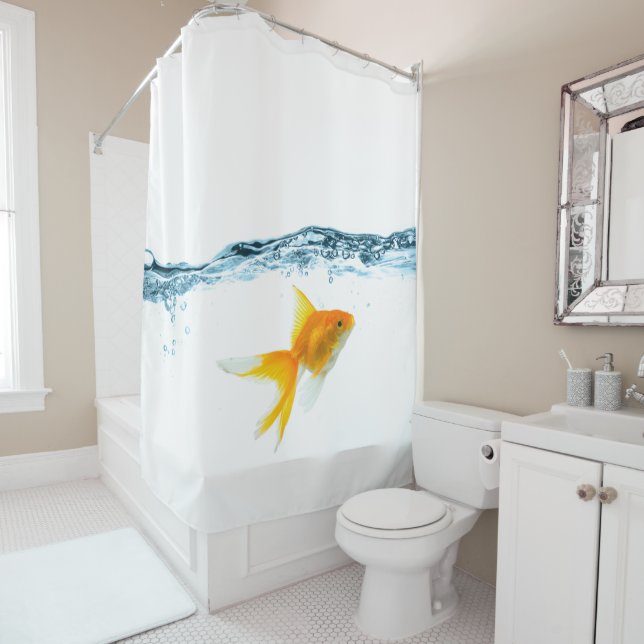 Poissons sous le rideau en douche de l'eau (En situation)