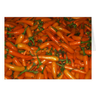 Poivrons de piment oranges chauds impertinents