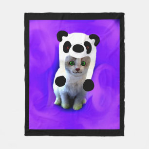 Polaire Chaton dans une couverture de casquette de panda