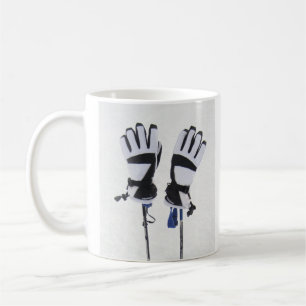 Pôles de ski et gants Mug