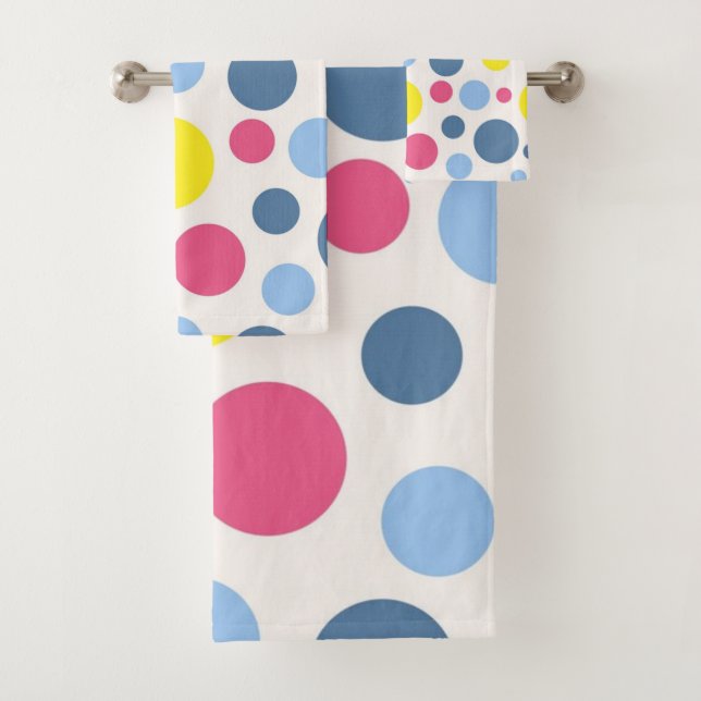 Polka dot pattern bath towel set (Insitu)