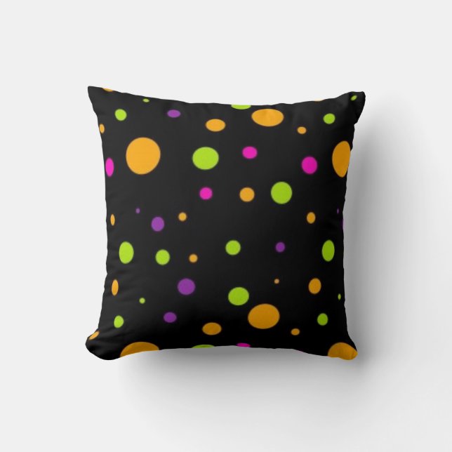 Polka dot pattern throw pillow (Front)