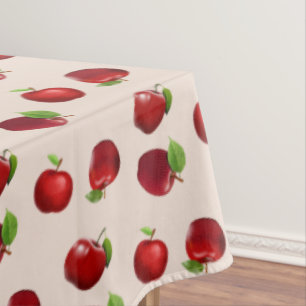 Pommes rouges sur nappes beige clair