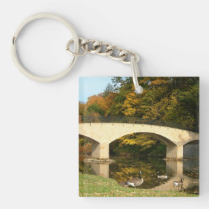 Pont arc-en-ciel en automne au Grove City College