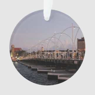 Pont de la reine Emma de Curaçao à Dusk