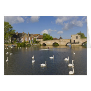 Pont en pierre voûté et rivière Ouse, St Ives,