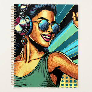 Pop Art Woman dans les casques danser