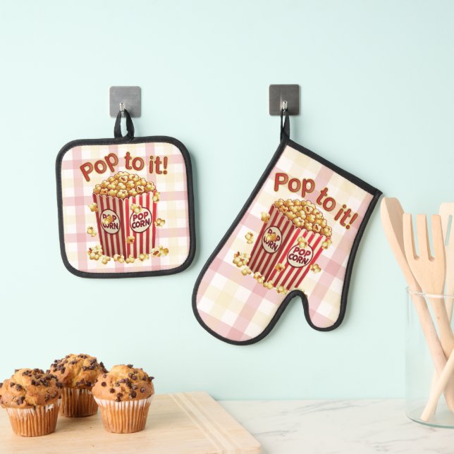 Poppin' with Style - "Pop to it!" Oven Mitt & Pot Holder Set (Insitu(Hanging))