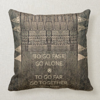 Porte africaine découpant le coussin