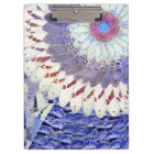 Le papillon tribal pourpre s'envole le motif d'art