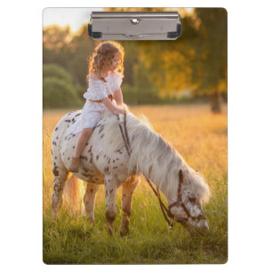 Porte-bloc une petite fille et son poney