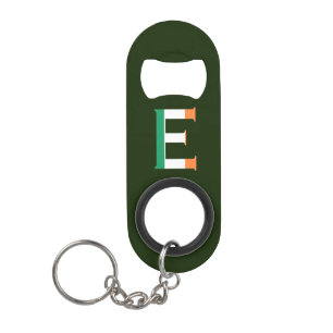 Porte-clé Décapsuleur E Monogramme superposé sur le bocal drapeau irland
