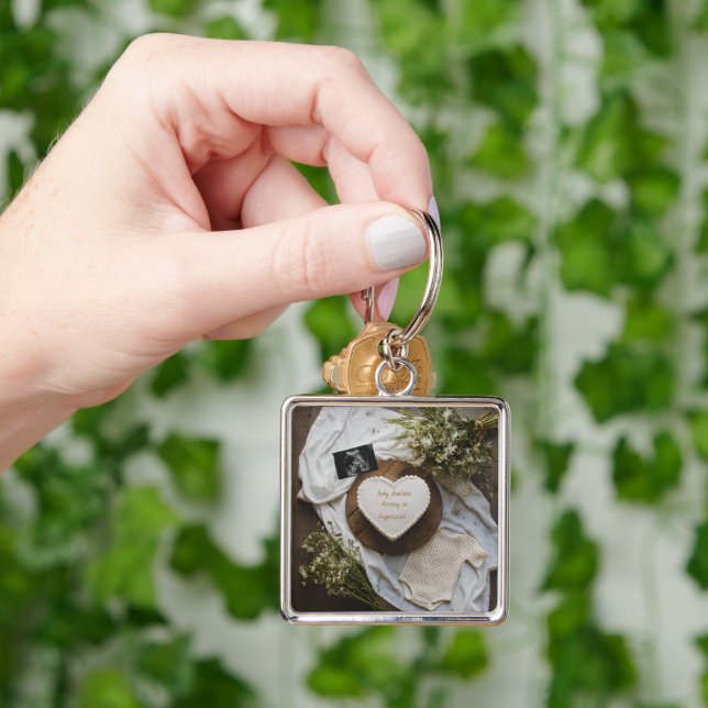 Porte-clés Annonce de grossesse fleur sauvage rustique souven (main)
