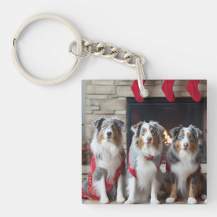 Porte-clés Berger Australien au coin du feu de Noël