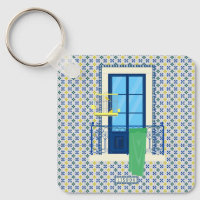 Carreaux portugais et balcon de fenêtre avec oisea