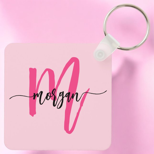 Porte-clés Chaud rose moderne Script Girl Monogramme Nom (Créateur téléchargé)