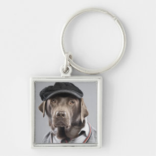 Porte-clés Chien dans le chandail et le casquette