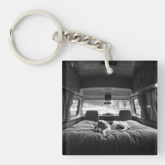 Porte-clés Chien dans le lit d'un camping-car