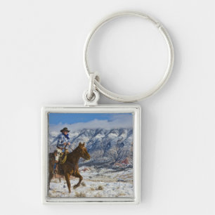 Porte-clés Cow-boy sur un cheval portant des chaps en cuir
