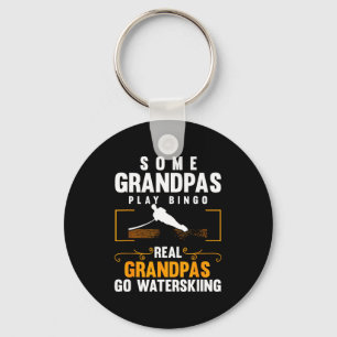 Porte-clés De vrais grands-pères font du ski nautique hommes
