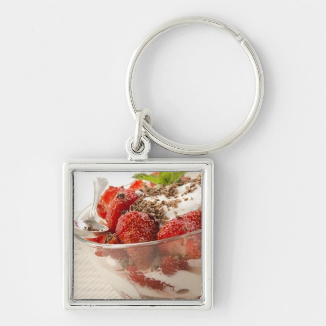 Porte-clés Dessert de fraise avec du yaourt frais (Devant)