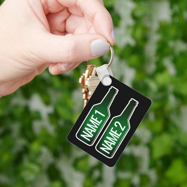 Porte-clés Deux bouteilles de bière verte en aluminium cadeau (main)