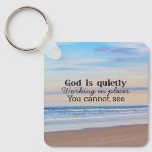 Porte-clés Dieu travaille la typographie chrétienne Biblique