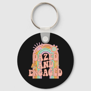 Porte-clés Étourdi et Engagé Équipe de la Mariée Groovy Rainb