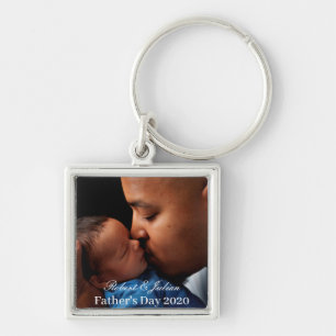 Porte-clés fête des pères père embrassant bébé tendre do