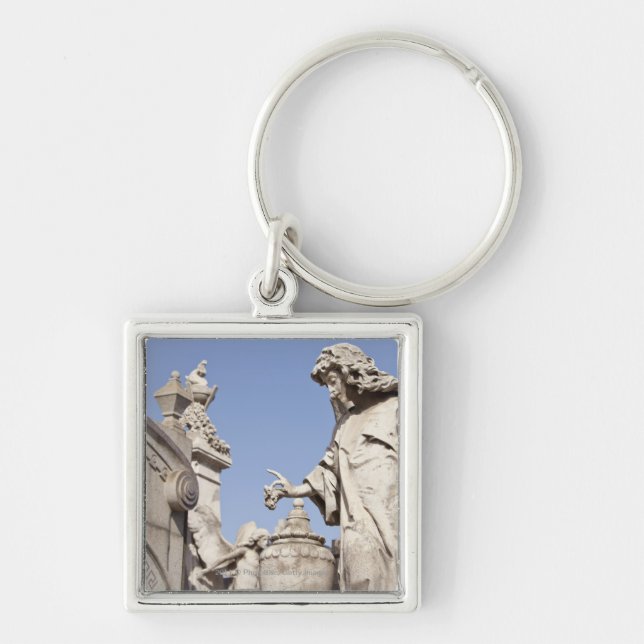 Porte-clés Fin de statue d'angle dans le cimetière de (Devant)