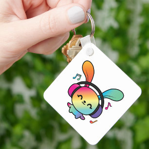 Porte-clés Happy Bunny avec écouteurs écoutant de la musique.