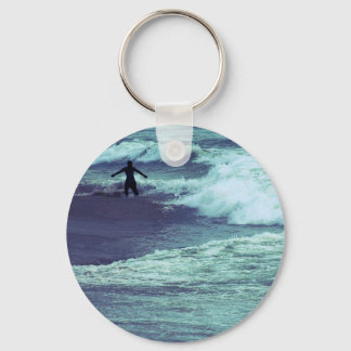 Porte-clés Homme sur les vagues de la mer