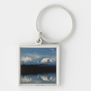 Porte-clés Horizon de lac mirror avec la forêt et les