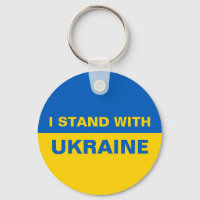 Je me tiens avec le drapeau ukrainien de l'Ukraine