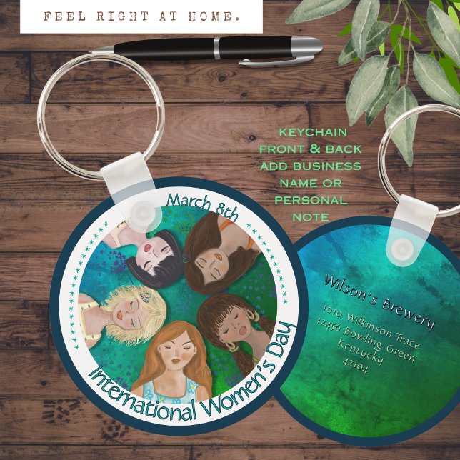 Porte-clés Journée internationale de la femme aux caractères  (International Women's Day with Diverse Characters Keychain)