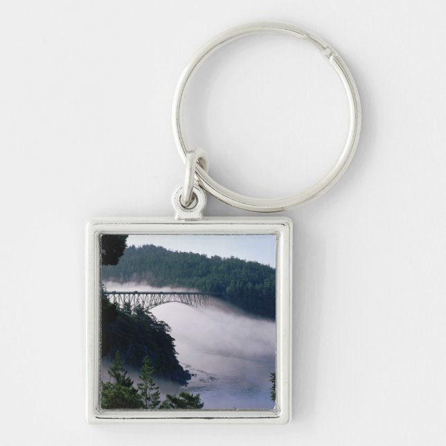 Porte-clés Le brouillard dérive sous le pont Deception Pass à (Devant)