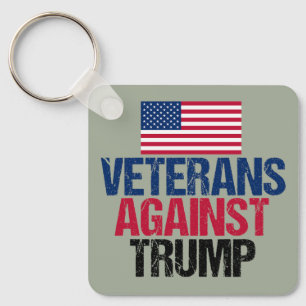 Porte-clés Les vétérans contre Trump : un drapeau américain