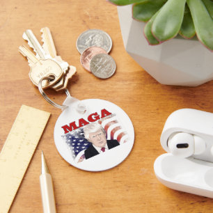 Porte-clés MAGA American Flag Trump texte rouge